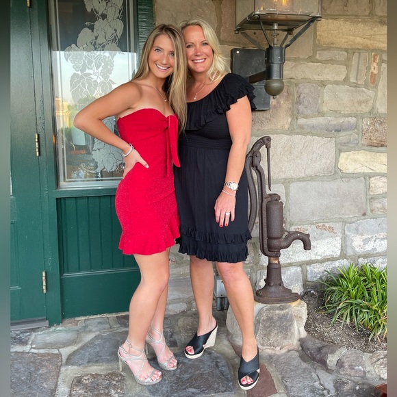 Meet your Posher, Addison - Picture 11 of 12